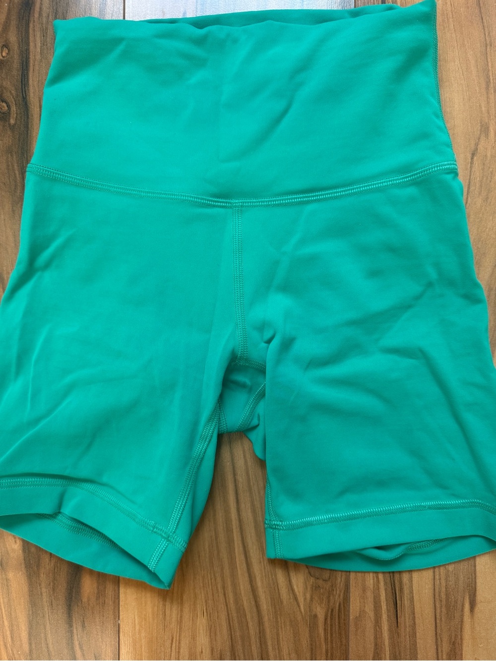 Lululemon Green Wunder Under biker shorts